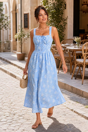 Robe longue bleue encolure carrée dos smocké | Photo lifestyle | Lounelle Paris