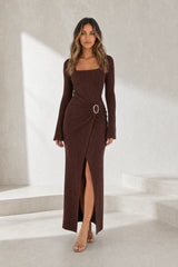 Robe longue col carré fendue