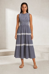 Robe longue rayée smockée