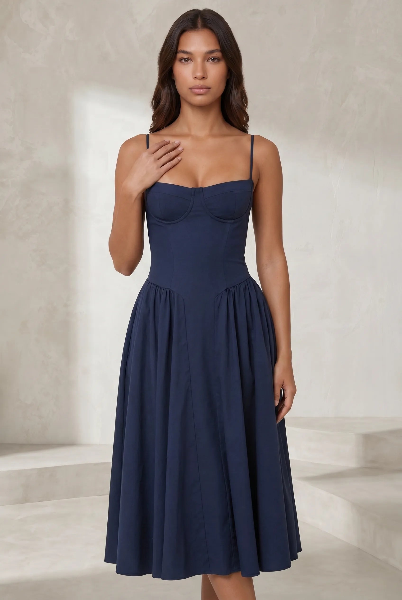Robe midi à fines bretelles encolure droite | Lounelle Paris
