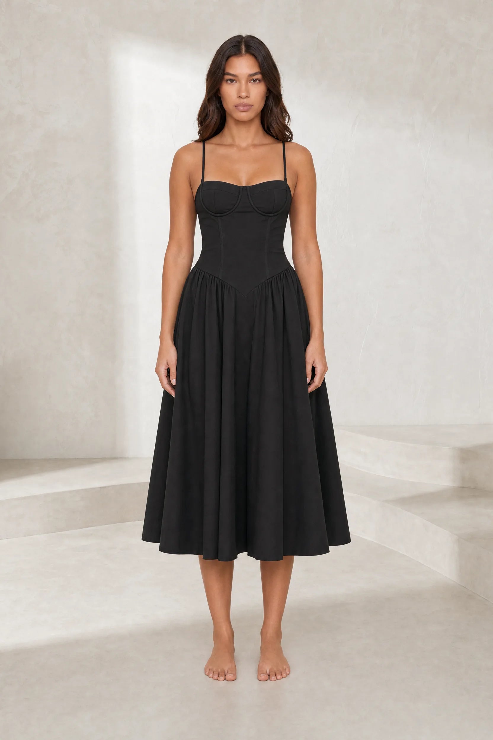 Robe midi à fines bretelles encolure droite | Lounelle Paris