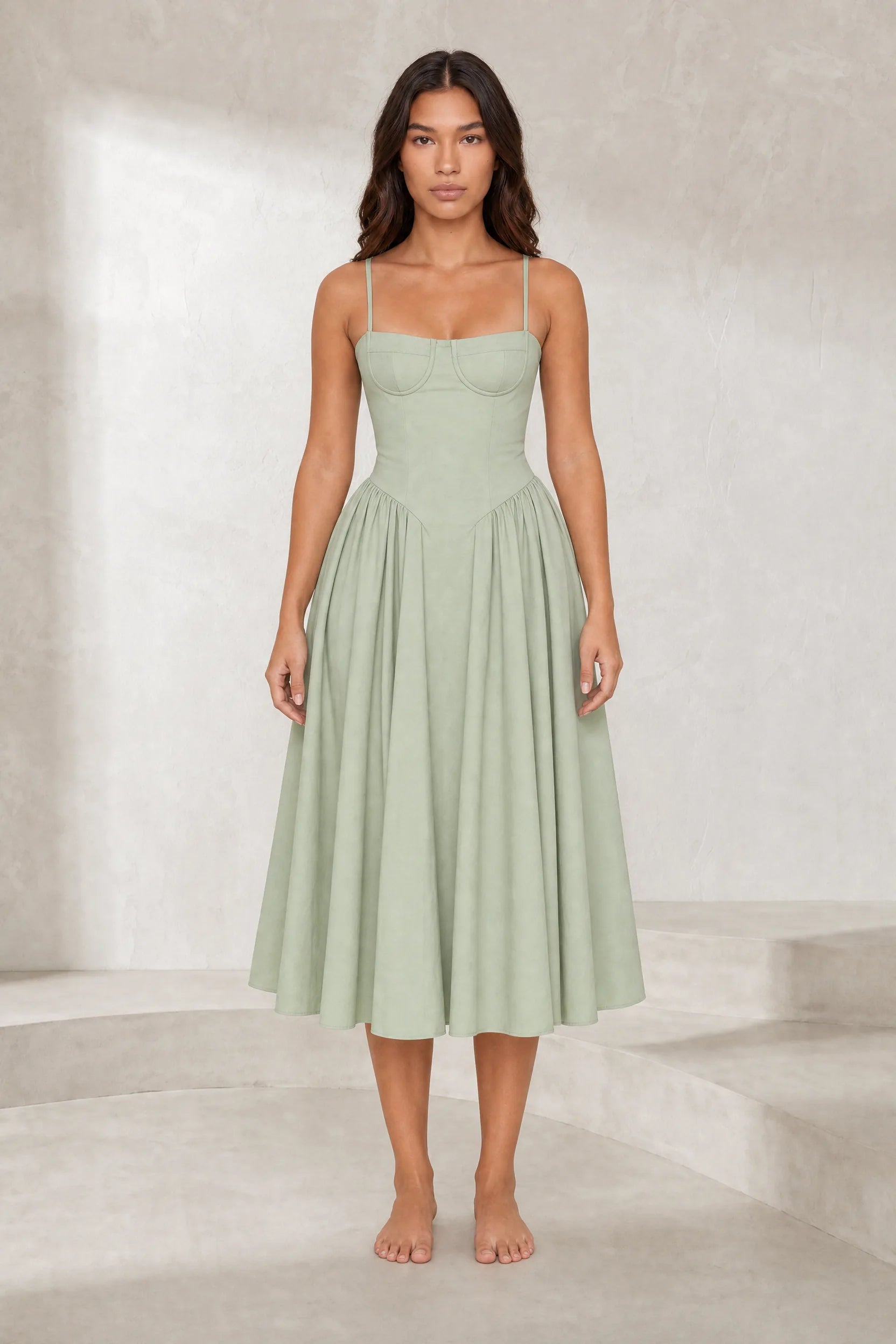 Robe midi à fines bretelles encolure droite | Lounelle Paris