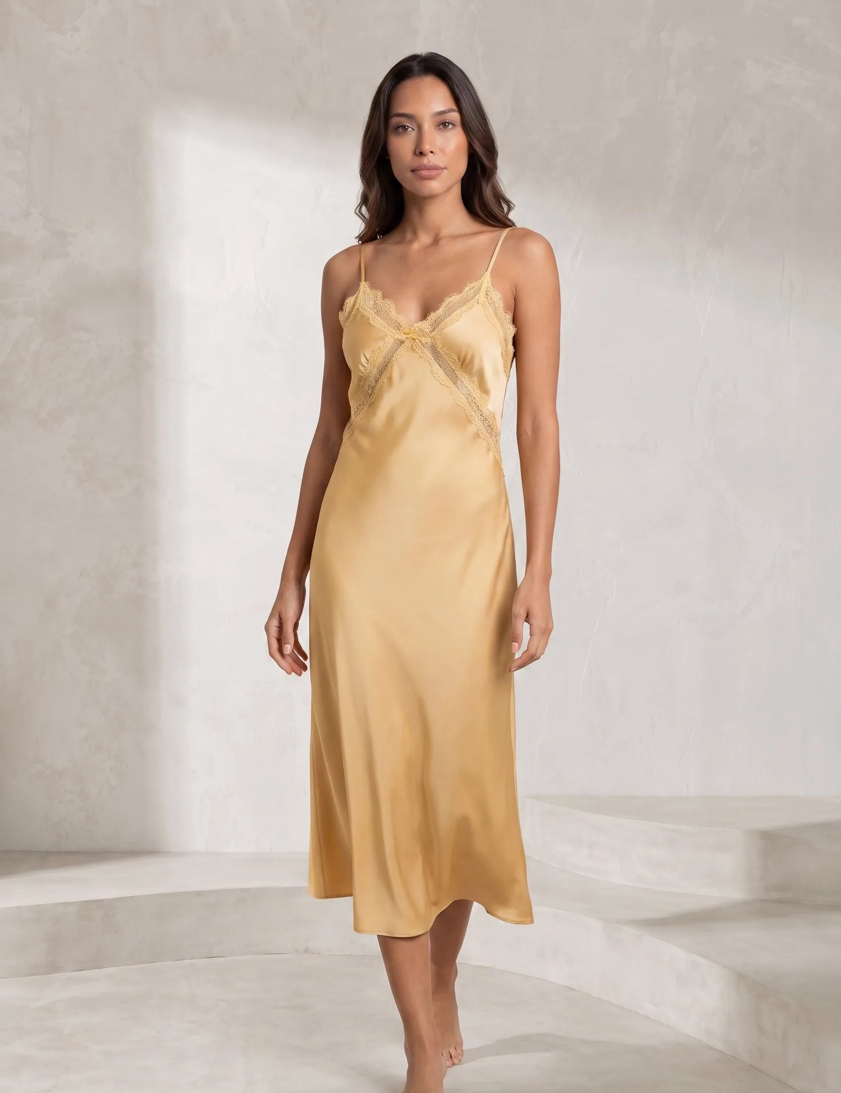Robe midi satinée à bretelles | Lounelle Paris