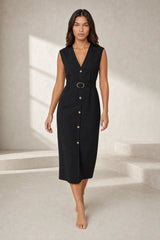 Robe noire col V ceinturée