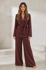 Tailleur pantalon croisé ceinturé