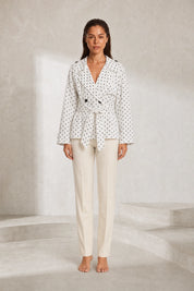 Trench blanc à pois ceinturé | Lounelle Paris