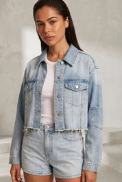 Veste en jean bleu clair courte effilochée | Lounelle Paris
